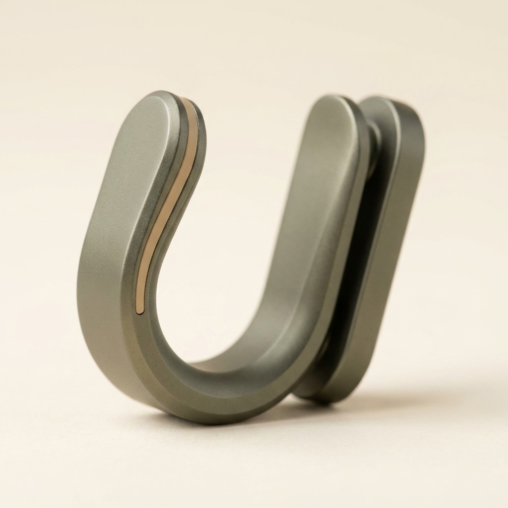 Four-piece travel hook set.
